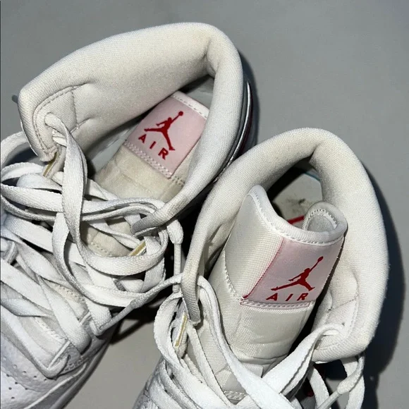 Women’s Nike Jordan 1 Mid White University Red Size 7 - GREAT CONDITION - Picture 2 of 7